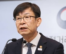 [단독]공정위, "프랜차이즈 물품 가격공개 완화" 절충안 마련
