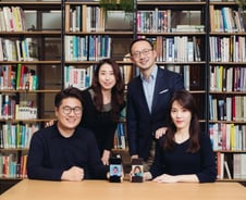 넌 이모티콘 쓰니? 난 나닮은 이모지 보낸다