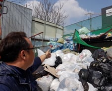 [MT리포트]"가져가면 손해" 10년만에 비닐 수거 '포기'