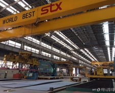 [르포]벚꽃 진 자리 아직 새싹이 돋지 않은 STX조선