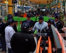 굴착기 '비보잉쇼'에 페루 바이어 '입이 쩍'