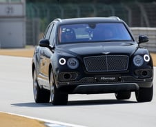 [시승기]최소 3억대 럭셔리SUV '벤틀리 벤테이가' 서킷서 타보니