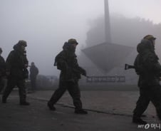 [단독]가습기 살균제 성분 포함된 軍 전투복 2년간 납품...군 장병 유해 우려