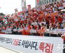 [the300 레터]'위장평화쇼' 말하는 홍준표의 '위장비판쇼'