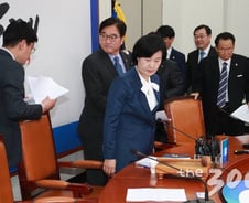 [정론관]국회의원과 '젊고 유능한' 구청장 후보의 상관관계