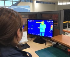 [르포]관광객 많아 바쁜 제주 검역관…여객기·크루즈 철통 검역