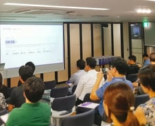 [MT리포트]'가즈아' 외치던 2030, 이젠 커피값 아껴 P2P