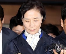 [단독] '한진 일가' 이명희 일우재단 이사장 사임