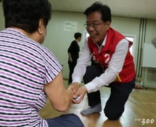 [르포]"감사합니다"…한센인의 작은 손이 송언석에 전한 감사인사