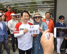 [르포]남경필 "여자라서 지지한다는 분들 늘었다"…역전 자신감