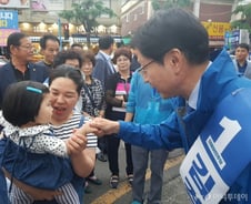 [르포]굳히기 나선 김경수…"정부 협조받아 1조원 예산 마련" 