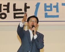 [단독]朴 탄핵소추 대리한 변호사, 김경수 방패로