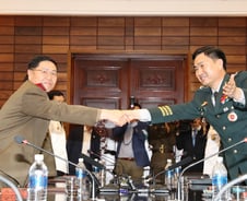 대화 이어가고 있지만···군사분야 난제 가득