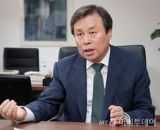 도종환 장관 "남북 단일팀 선수들 반대땐 안 할 것"