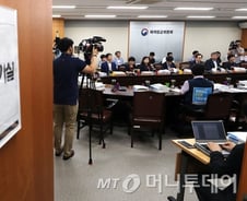 [단독]홍종학 장관 中企 긴급면담…최저임금 후속대책 논의