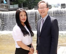 친절의 차이나는 시각…70대 “마음 비우니” VS 20대 “손 내미니”