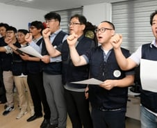 [단독]편의점 점주들, 본사에 '수수료 인하' 협의요청 공문