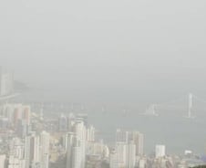 폭염에 마스크 쓰기 힘든데…미세먼지 덮친 부·울·경