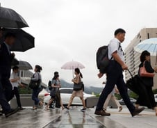 [MT리포트] 헬스장에 사람 몰리고 음식점은 매출 '뚝'