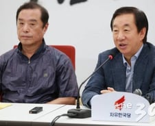 [the300레터]김성태 원내대표의 '팀킬'