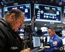 [뉴욕마감]S&P·나스닥, 애플 시총 1조달러 돌파에 상승...나스닥, 1.2%↑ 