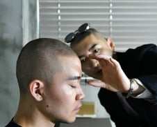 [영상] "멋진 대머리로 만들어 드립니다"