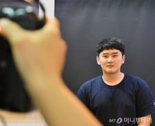 [#터뷰]"20대 청춘, 나는 영정 사진을 찍는다"(영상)