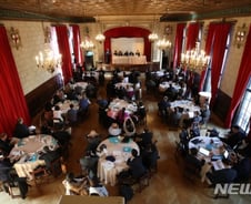 [뉴욕평화포럼]격의없는 민·관소통, "남북 이렇더 더 자주 만나자"