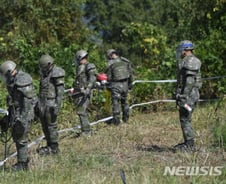 [르포]분단의 상처, 지뢰 걷어내는 DMZ 현장에 가다