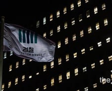 [단독] '박근혜 변호사' 자처한 대법원…'강요·비밀누설 혐의'도 검토