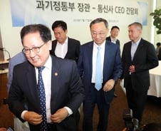 [단독]"불만신고? 벌금 내" 이통사→대리점 '갑질' 백태