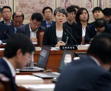 [기자수첩]탈권위 행보 뒤 숨은 권위의식