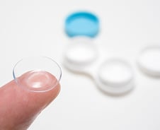 건조하고 쉽게 충혈되는 눈…내게 맞는 '렌즈' 선택법