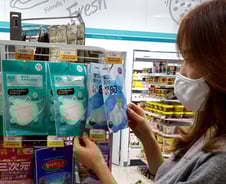 '철없는' 미세먼지에 기능성마스크 매출 '쑥'