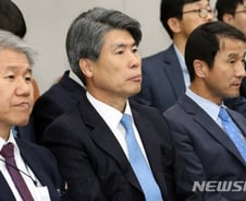 '김수현 체제' 靑 정책실 속 '왕수석'에 가까워진 윤종원