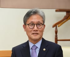 '숲 속의 대한민국 건설'로 '국민 삶의 질' 높이고 '일자리'도 창출