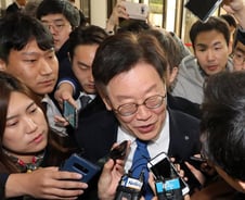 이재명, '혜경궁 김씨' 질문에 "삼바나 관심 좀"