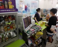 [단독]"편의점 열기 어려워진다" 출점제한 자율규약 내달시행