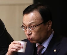 이해찬, 이재명 거취 질문에 "잘 몰라" 취재진 회피