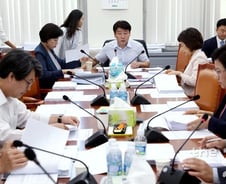 [단독]복지위, 내년 10월부터 출산장려금 250만원씩 지급 합의
