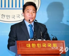 [팩트체크]당 바꾸고 상임위원장 사퇴한 사례 없다는 '이학재'