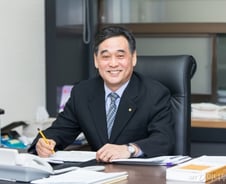 [단독]차기 JB금융 회장에 김기홍 내정…은행·보험 두루 경험
