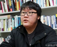 보고서 형식으로 문학상 ‘대상’…“식상한 소재는 체질에 안 맞아”