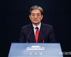 "3시간 잤다" 노영민, 첫날부터 '심석희 폭행' 등 열띤 토론