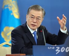 [팩트체크]文 "기업소득 비중↑, 가계소득 비중↓"