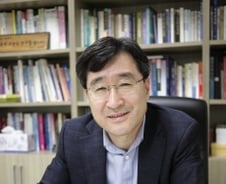 [기고]화장품 산업, 이제는 당근이 필요한 때