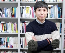 男작가가 쓴 페미니즘 SF…"약자들의 연대 얘기하고 싶어"