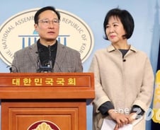 손혜원"탈당…의혹 해소 후 돌아올 것"…野"뻔뻔…국회 떠나라"