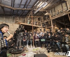 [영상]손혜원 '목포 구도심 나전칠기박물관 부지' 들어가보니