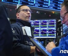 [뉴욕마감] 혼조…다우 ↓ vs. S&P500·나스닥 ↑ 